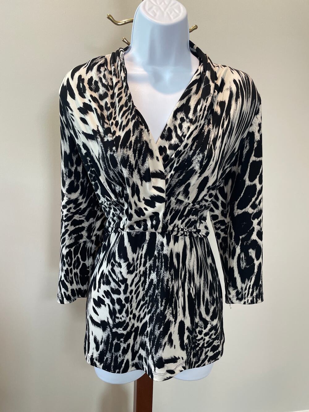 New York & Company Top Animal Print V Neck Long Sleeve Size M